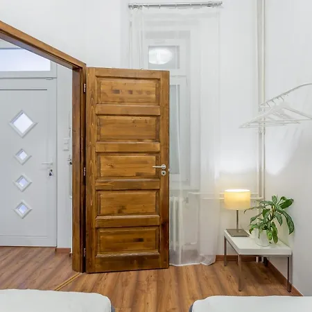 Extra New * Budapest