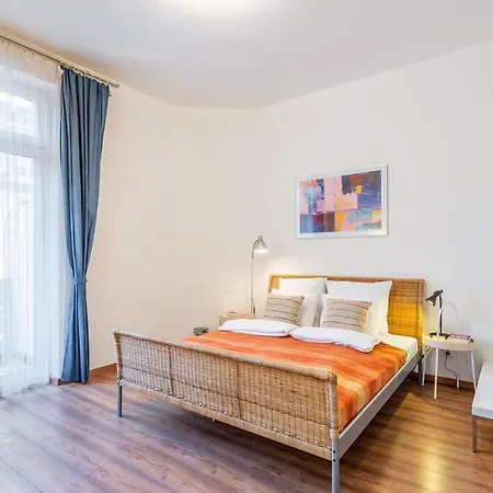 Extra New * Budapest
